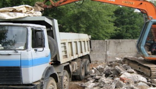 Вывоз строительного мусора с участка в Бугульме недорого от 1539 руб. | 2Землекопа-Бгл